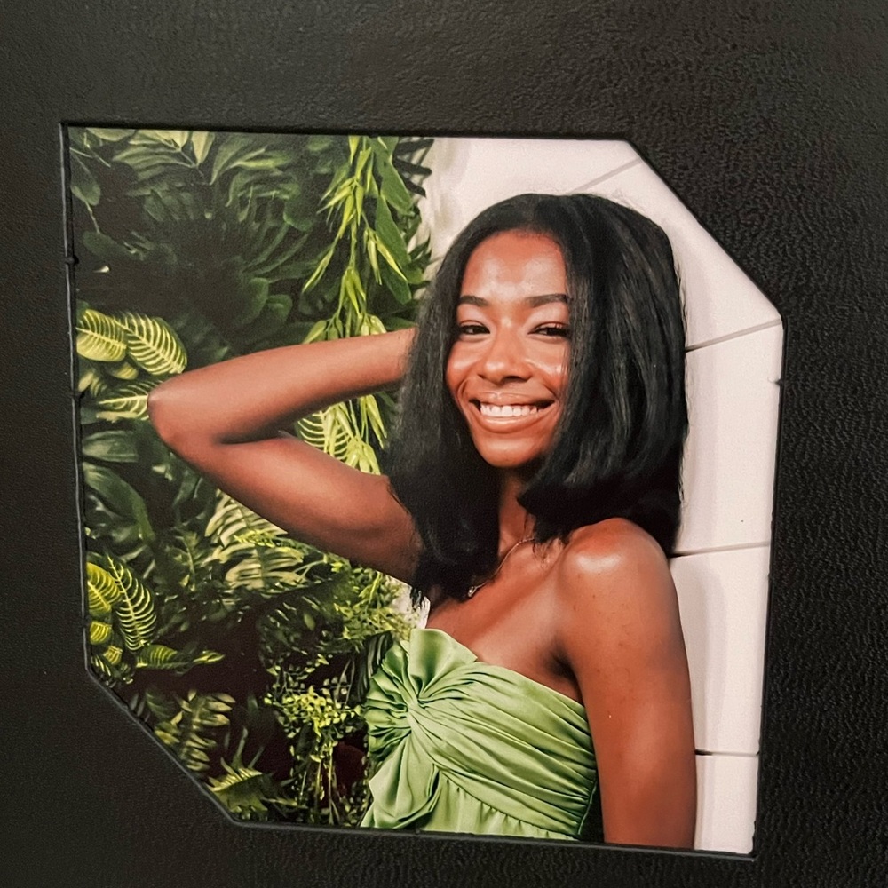 Meet your Posher, Nia